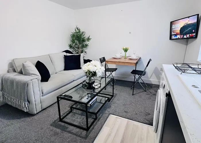 Luxury 2-Bed Apartment Lindley Huddersfield