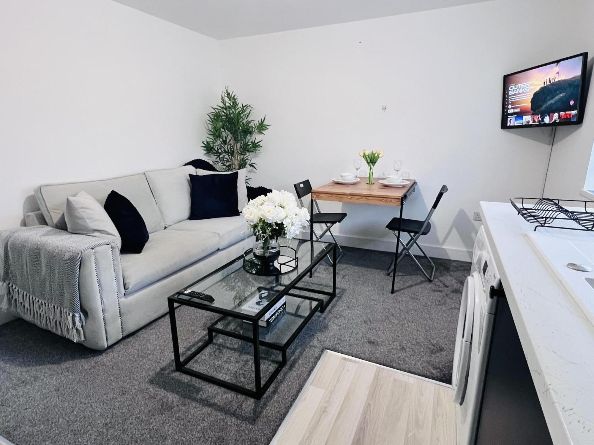 Luxury 2-bed Lindley Apartment Huddersfield