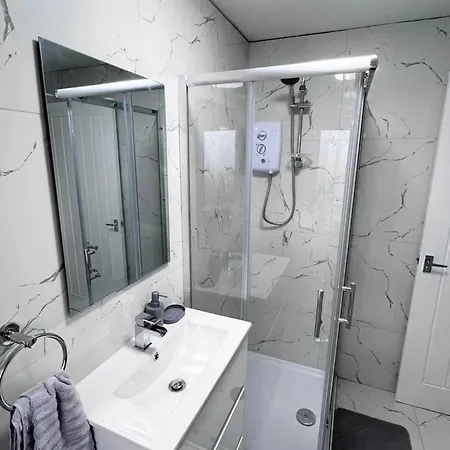 Luxury 2-Bed Apartment Lindley Huddersfield Exterior photo